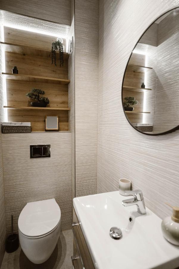 Sibiu Ezonia Central Apartment Buitenkant foto