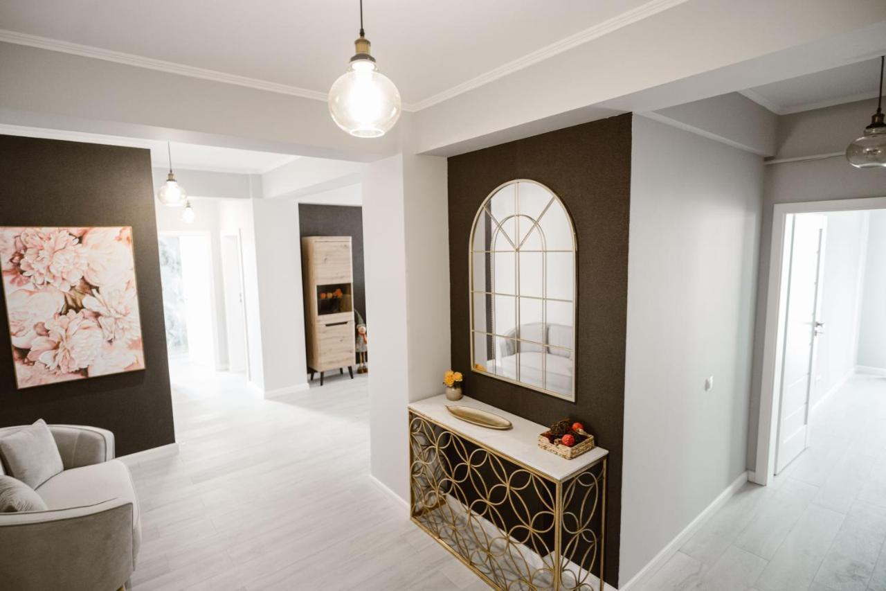 Sibiu Ezonia Central Apartment Buitenkant foto