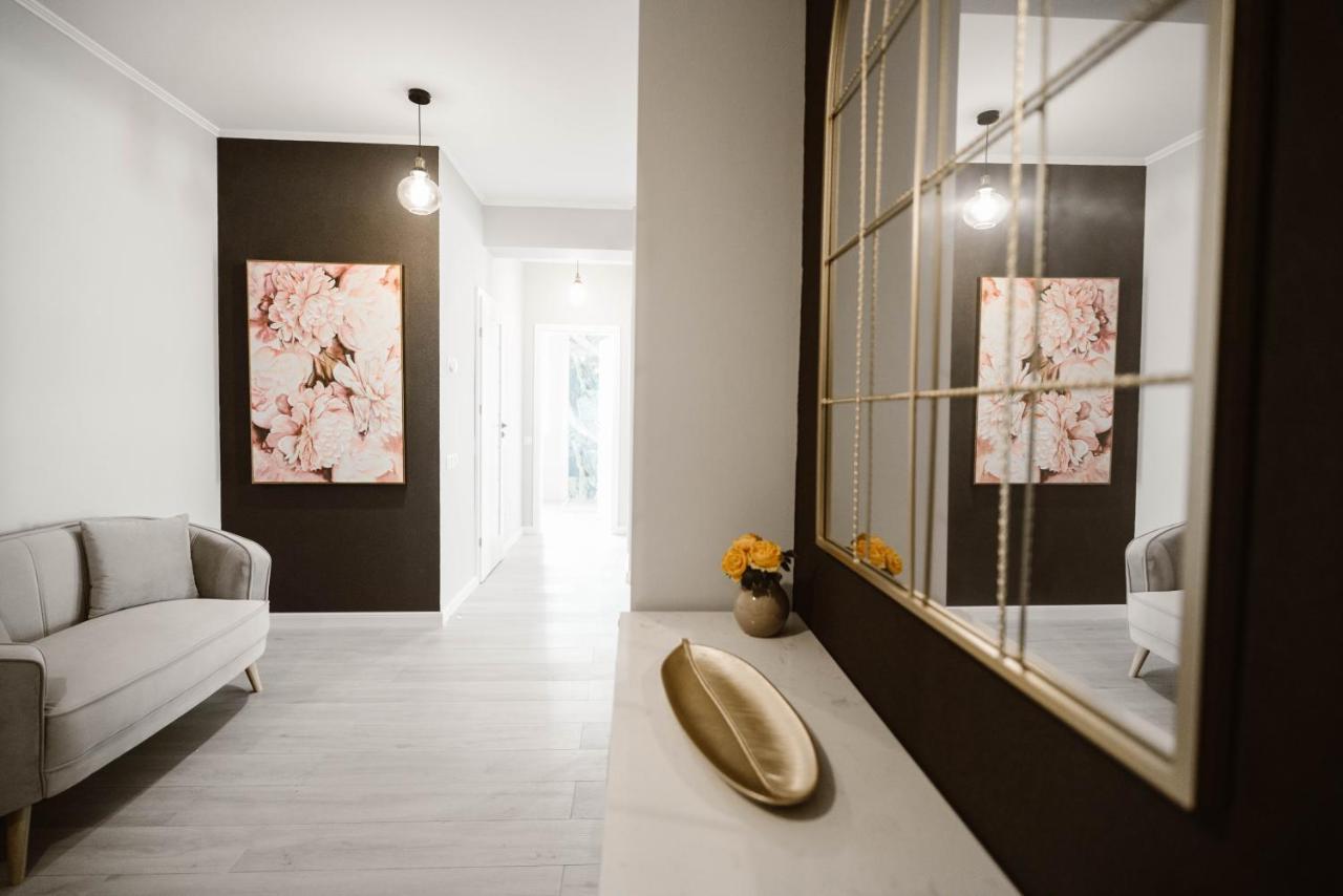 Sibiu Ezonia Central Apartment Buitenkant foto