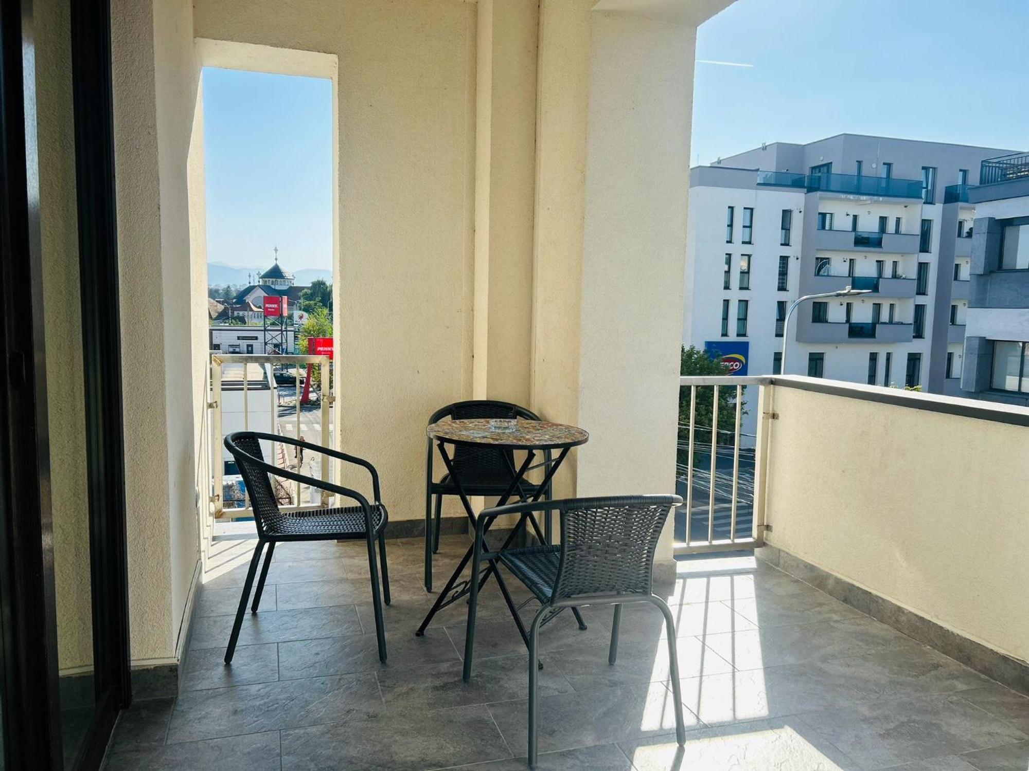 Sibiu Ezonia Central Apartment Buitenkant foto